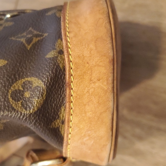 LOUIS VUITTONMonogram Montsouris PM. 23 - Picture 6 of 16